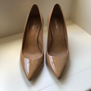 Calvin Klein Gayle tan patent pumps